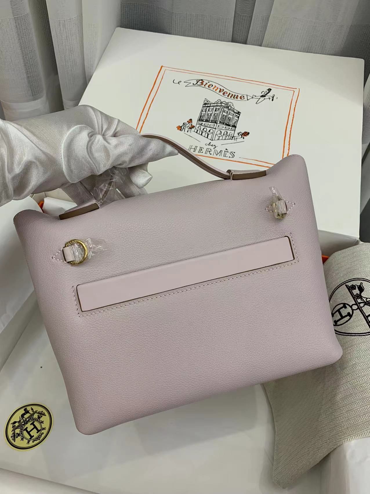 Hermes Kelly Mini 2424 21cm Handbag in Crocus Clemence Leather 